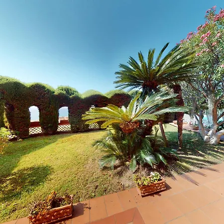 Holiday home Avec Piscine A Debordement, Parking Et Vue Mer - Fr-1-196-339